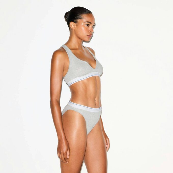 BOMULLSRIBBELT BRALETTE MED DELT HALS