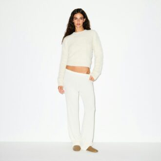 BØRSTET ALPAKKASTRIP MED RUNNECK-HALS BØRSTET ALPAKKASTRIP MED RUNNECK-HALS