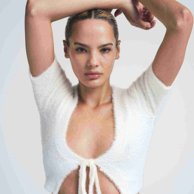 FUZZY STRIKKET CROP TOPP OG KORT SETT