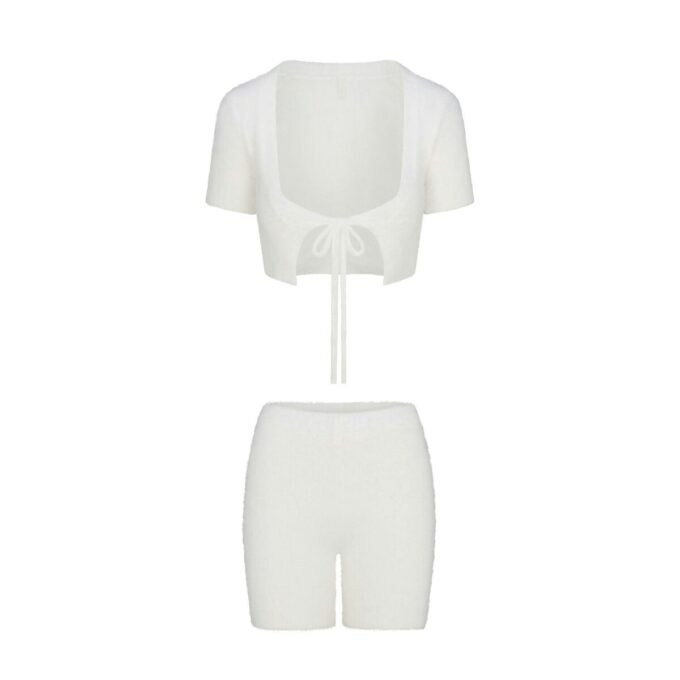 FUZZY STRIKKET CROP TOPP OG KORT SETT