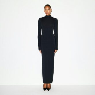 GLATT LAG-FORMERT TURTLENECK LANG KJOLE