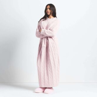 KOSELIG LETT OVERSIZED KABELSTRIKKET LANG KJOLE