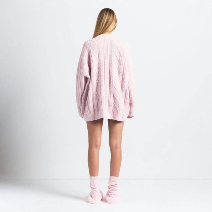 KOSELIG LETT OVERSIZERET KABELSTRIKKET GENSER MED CREWNECK-HALS KOSELIG LETT OVERSIZERET KABELSTRIKKET GENSER MED CREWNECK-HALS