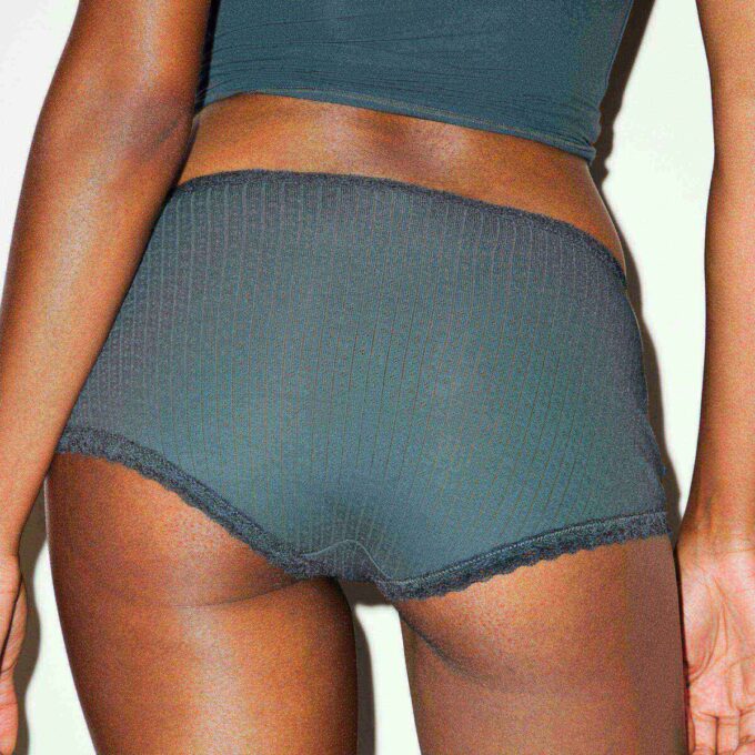 LETTE BOMULLSPUNKTER MED BLONDE, GUTTESHORTS
