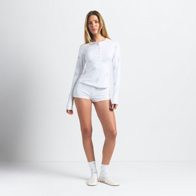 LOGO PLYSH POINTELLE RHINESTONE HENLEY-SETT