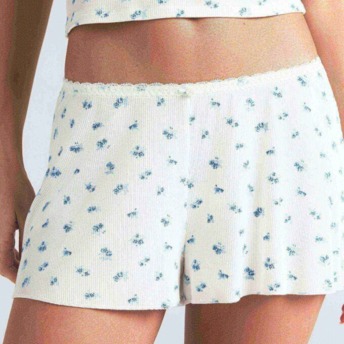 MYKT LOUNGE-SETT MED BLONDE-CAMI OG SHORTS