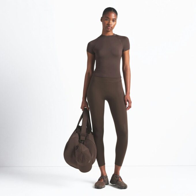 NikeSKIMS LUFTIG BABY-T-SKJORTE