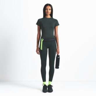 NikeSKIMS LUFTIG BABY-T-SKJORTE