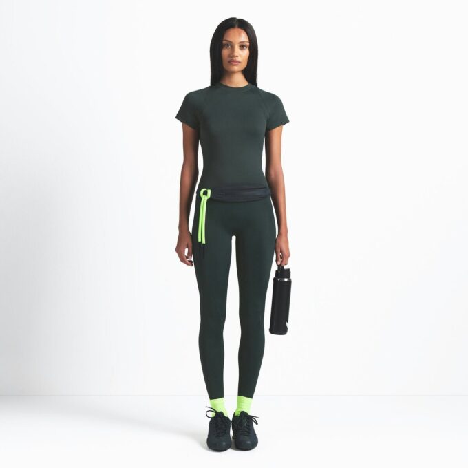 NikeSKIMS LUFTIG BABY-T-SKJORTE