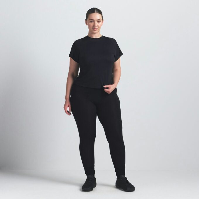 NikeSKIMS LUFTIG BABY-T-SKJORTE