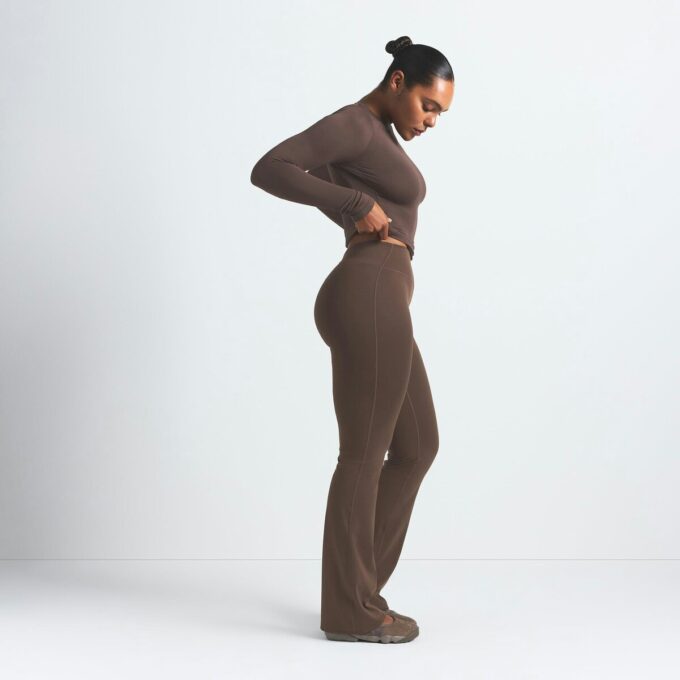NikeSKIMS MATT SLIM FLARE LEGGINGS