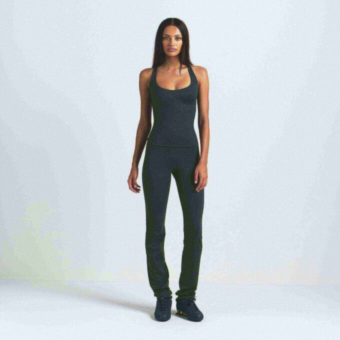 NikeSKIMS MATT V-LINE 39″ RETT LEGGING