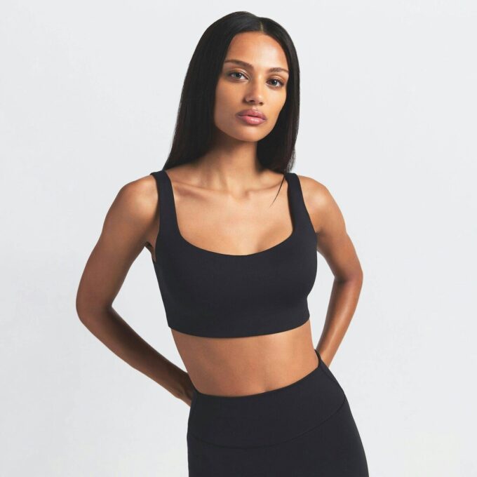 NikeSKIMS MATTE BH MED ØYEHALS
