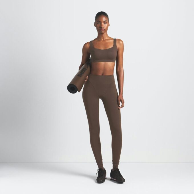 NikeSKIMS MATTE BH MED ØYEHALS