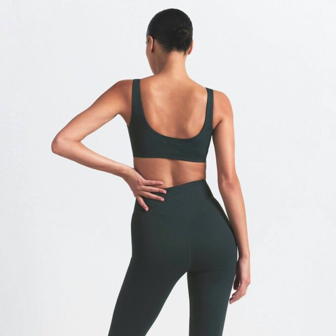NikeSKIMS MATTE BH MED ØYEHALS