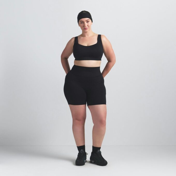 NikeSKIMS MATTE BH MED ØYEHALS