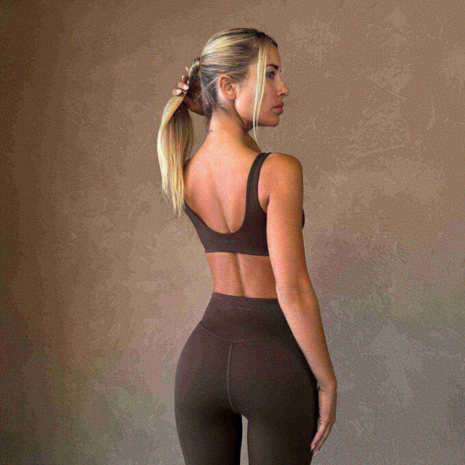 NikeSKIMS MATTE BH MED ØYEHALS