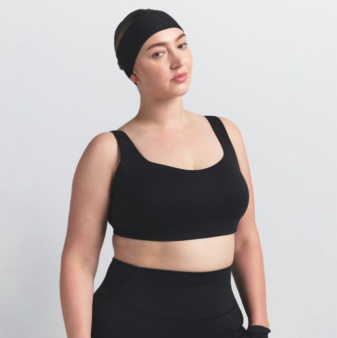 NikeSKIMS MATTE BH MED ØYEHALS