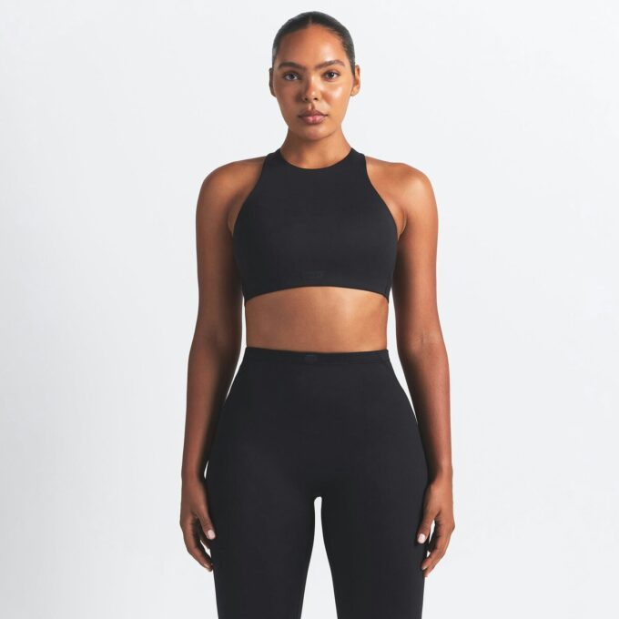 NikeSKIMS MATTE HØYHALSET BH