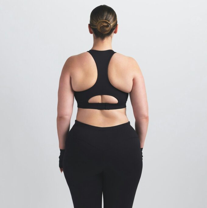 NikeSKIMS MATTE HØYHALSET BH