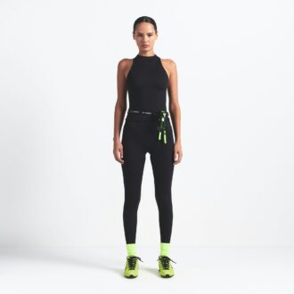 NikeSKIMS MATTE RACER-TANKETT MED HØY HALS