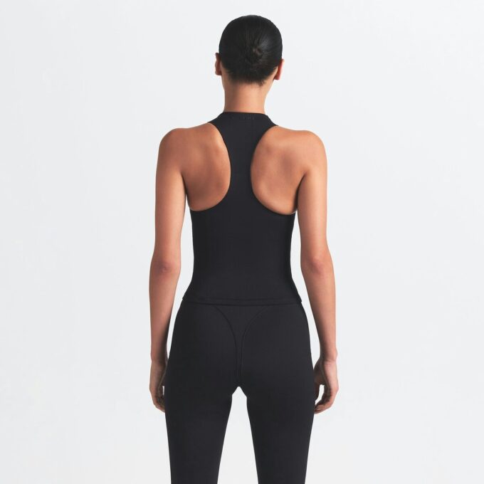 NikeSKIMS MATTE RACER-TANKETT MED HØY HALS