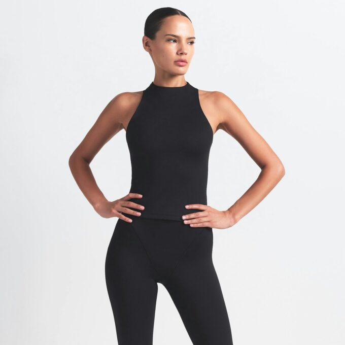 NikeSKIMS MATTE RACER-TANKETT MED HØY HALS