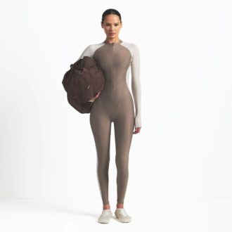 NikeSKIMS SHINE GLIDELÅS FORAN LANG ONESI NikeSKIMS SHINE GLIDELÅS FORAN LANG ONESI