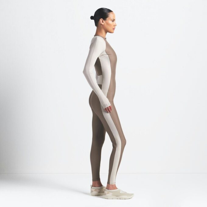 NikeSKIMS SHINE GLIDELÅS FORAN LANG ONESI