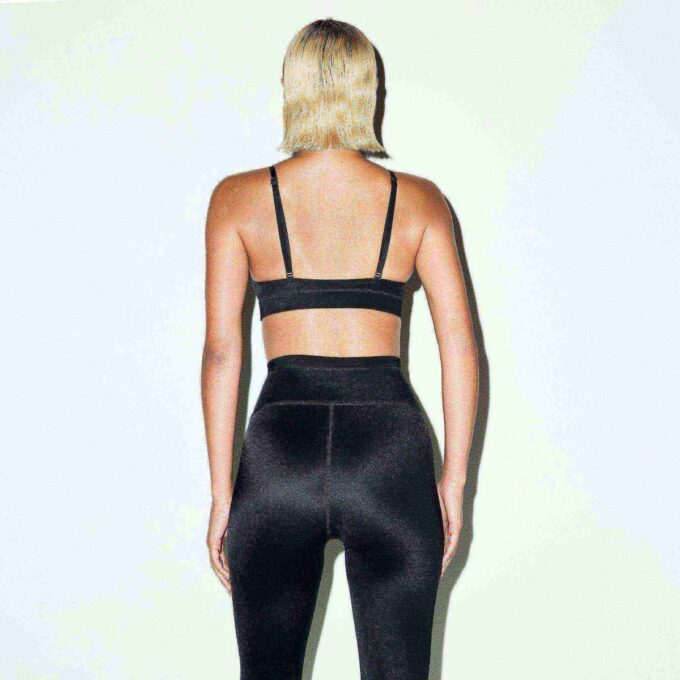 NikeSKIMS SHINE TREKKESNØR 26″ LEGGING