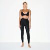 NikeSKIMS SHINE TREKKESNØR 26″ LEGGING