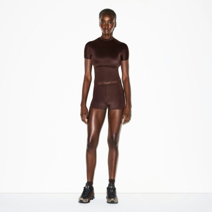 NikeSKIMS SHINE TREKKESNØR 5 cm SHORT