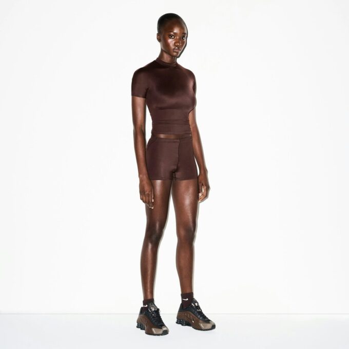 NikeSKIMS SHINE TREKKESNØR 5 cm SHORT
