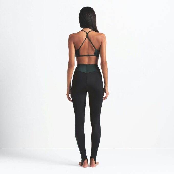 NikeSKIMS SHINE TREKKSNORE-STIGBØLGE 26″ LEGGINGS