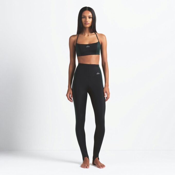 NikeSKIMS SHINE TREKKSNORE-STIGBØLGE 26″ LEGGINGS