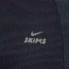 NikeSKIMS SHINE TREKKSNORE-STIGBØLGE 26″ LEGGINGS