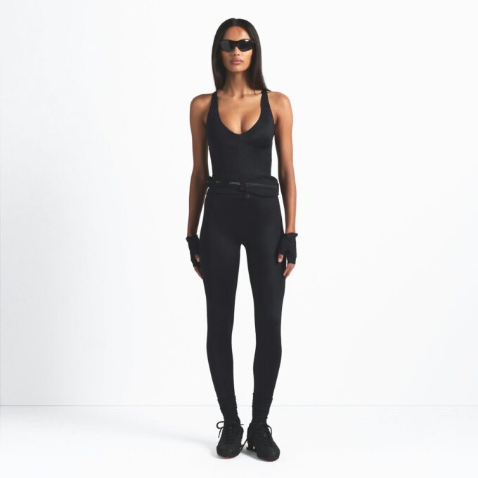 NikeSKIMS SHINE V-HALS TANKBRAKE