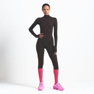 NikeSKIMS VEKTLEIS LAG MED HØY HALS LANGERMET TOPP