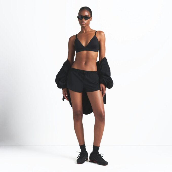 NikeSKIMS VEVET NYLON 2,5″ LØPERSHORTS