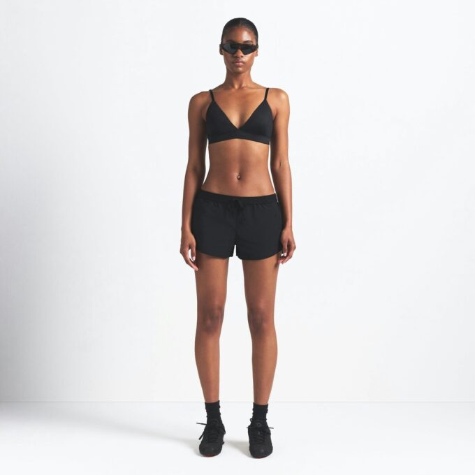 NikeSKIMS VEVET NYLON 2,5″ LØPERSHORTS
