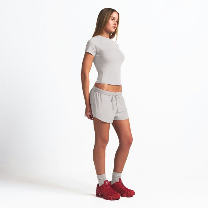 NikeSKIMS VEVET NYLON 2,5″ LØPERSHORTS