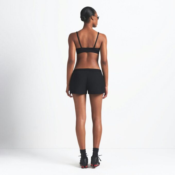 NikeSKIMS VEVET NYLON 2,5″ LØPERSHORTS