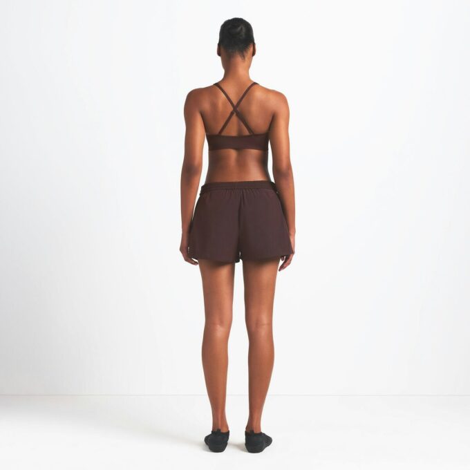 NikeSKIMS VEVET NYLON 5″ TRENINGSSHORT