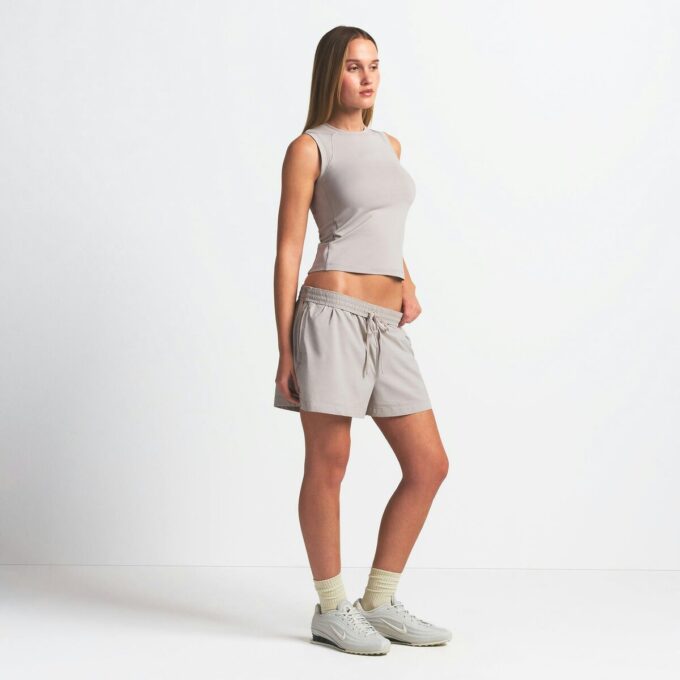 NikeSKIMS VEVET NYLON 5″ TRENINGSSHORT