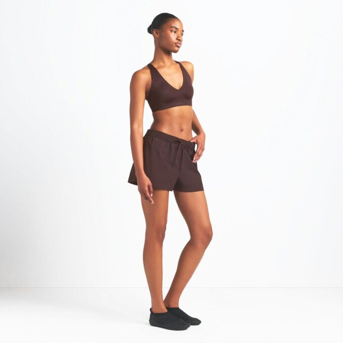 NikeSKIMS VEVET NYLON 5″ TRENINGSSHORT