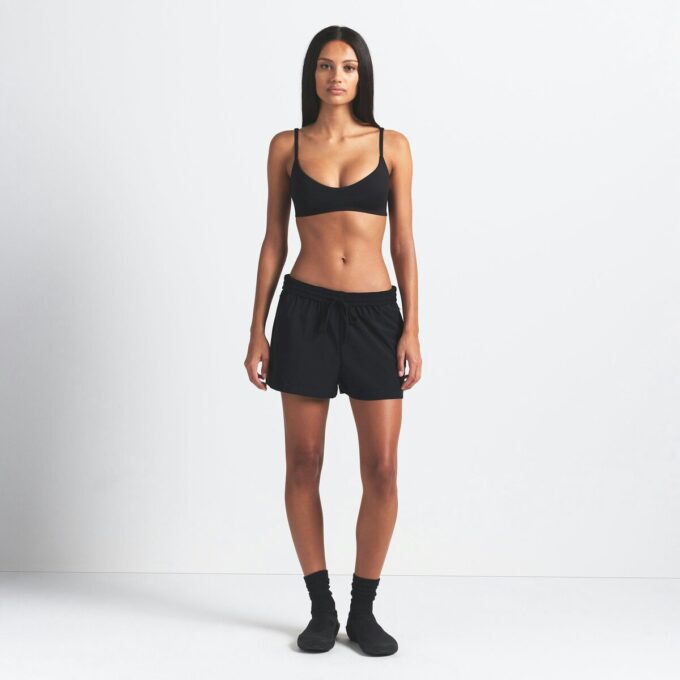 NikeSKIMS VEVET NYLON 5″ TRENINGSSHORT