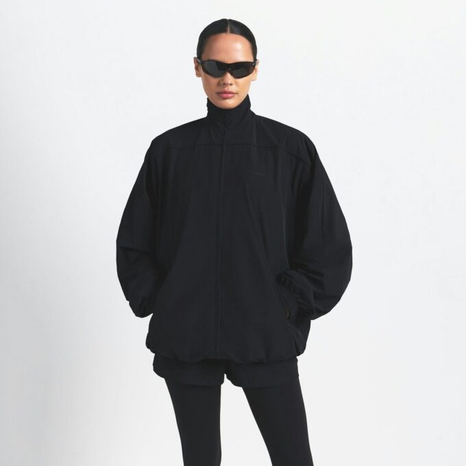 NikeSKIMS VEVET NYLON OVERSIZED TRENINGSJAKKE