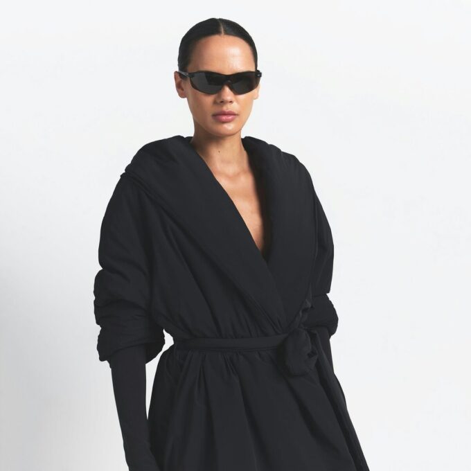 NikeSKIMS VEVET NYLON WRAP-KÅPE