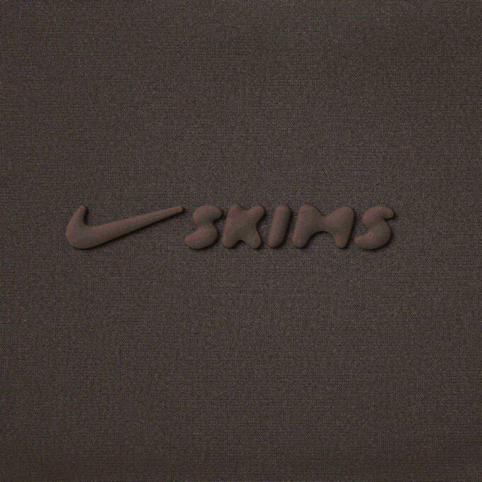 NikeSKIMS VEVET NYLON WRAP-KÅPE