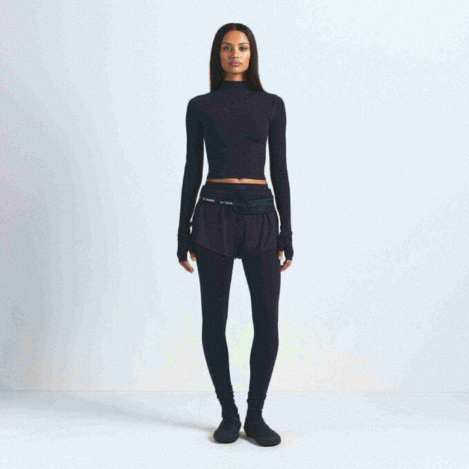 NikeSKIMS VINTAGE SØMLØS CROP-TOP MED HØY HALS